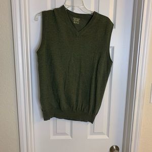 Apokolypde Men Sweater Vest. Color Army green. Size L